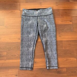 Lululemon Athletica low rise crop Leggings